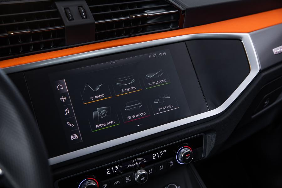 Детали интерьера Audi Q3 35 TFSI S-Line 2020 года  (MX) (фото 29 из 40)